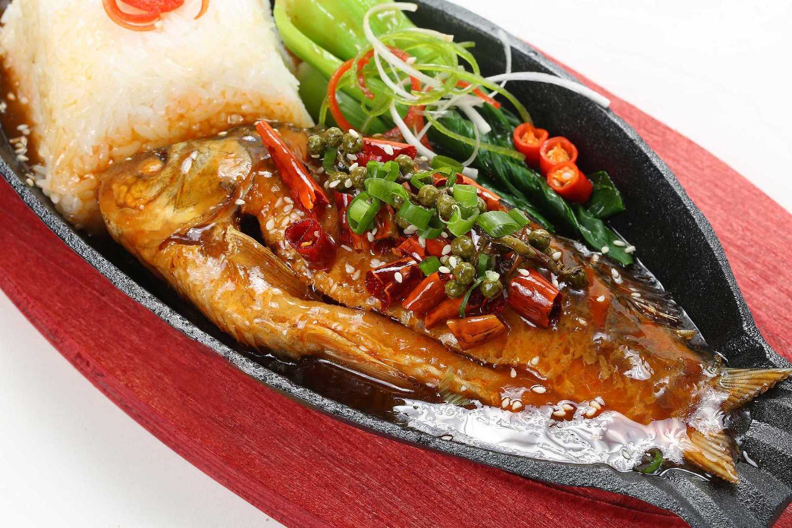 烤鱼饭